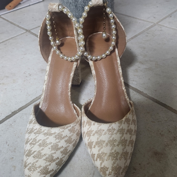Cream and gold houndstooth heels - Picture 5 of 9